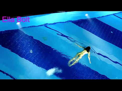 ❤️ Não consigo parar de ver, jovem loira apanhada a nadar nua na piscina da estância balnear ELLA BOLT Porno real vídeo em nós pt.epicshowdown.top