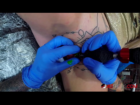 ❤️ Extremamente tatuada, a brasa Sully Savage fez uma tatuagem no seu clítoris Porno real vídeo em nós pt.epicshowdown.top